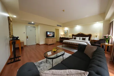 Club Suite with Club Access with Afternoon Tea and Evening Cocktail — Saigon Prince Hotel